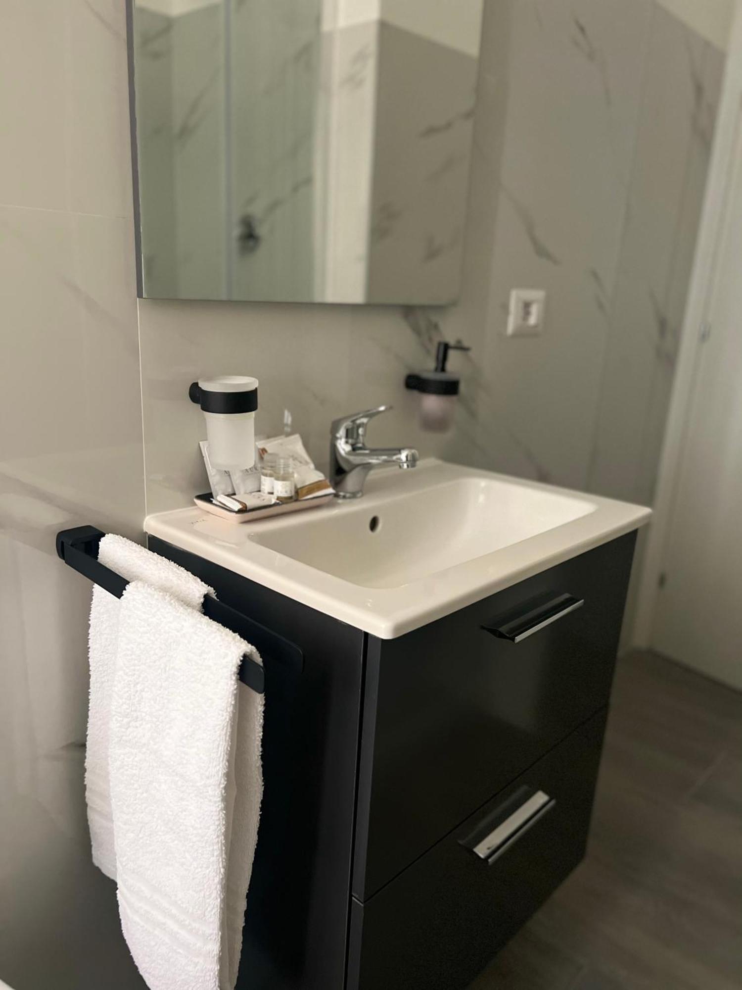 Tiburtina Flam Guest House Рим Екстериор снимка