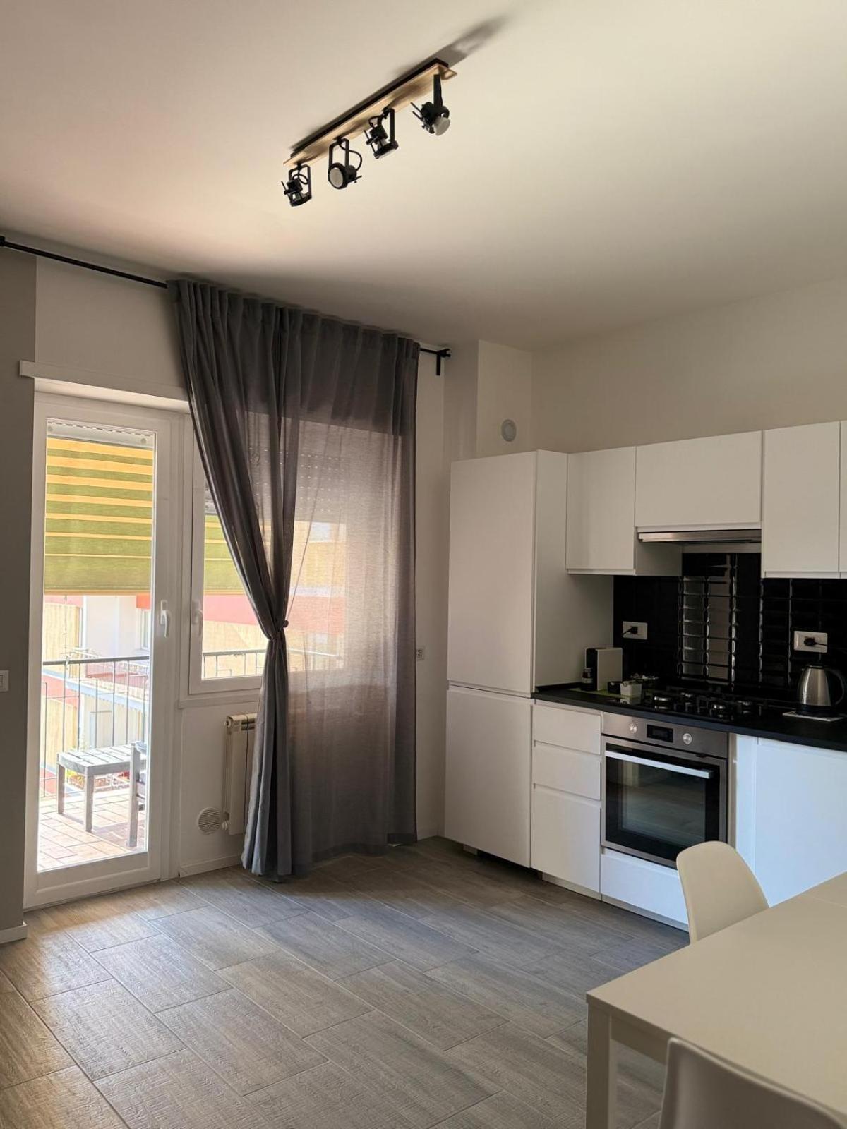 Tiburtina Flam Guest House Рим Екстериор снимка
